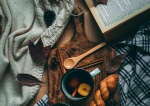 Food Aesthetics - Warm autumn-themed flat lay featuring hot drinks #5182561